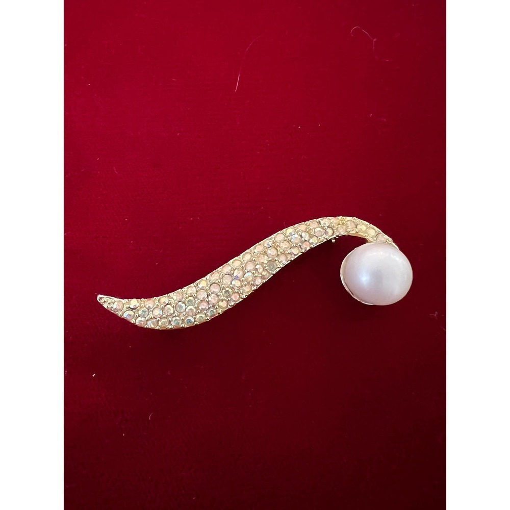 Vintage Celebrity brooch